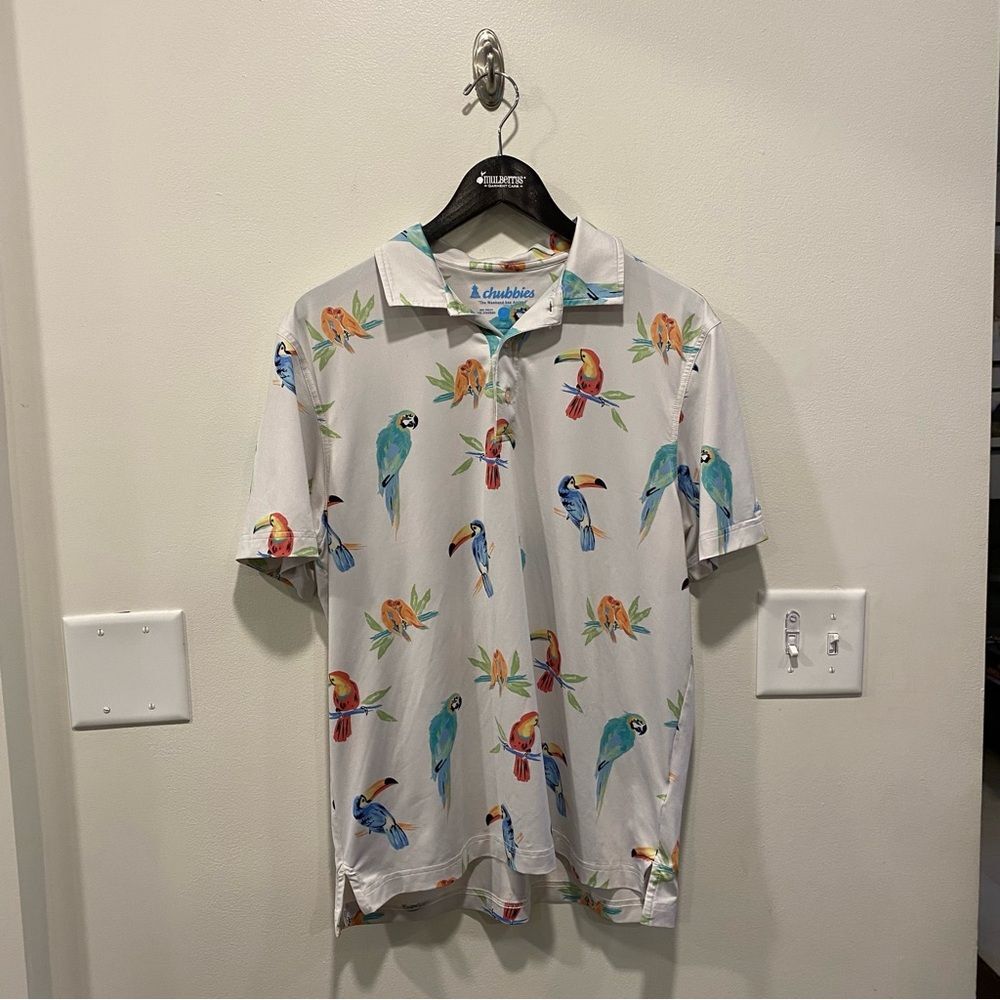 Chubbies performance polo shirt men’s small The Dude Where's Macaw print golf
